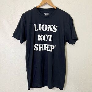 🆕Lions Not Sheep Black‎ Graphic Short Sleeve T-Shirt, Medium